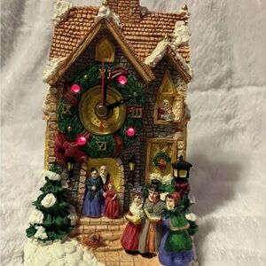 CHRISTMAS MUSICAL CLOCK VINTAGE 1996 LIGHTS UP AND PLAYS 12 HOLIDAY SONGS